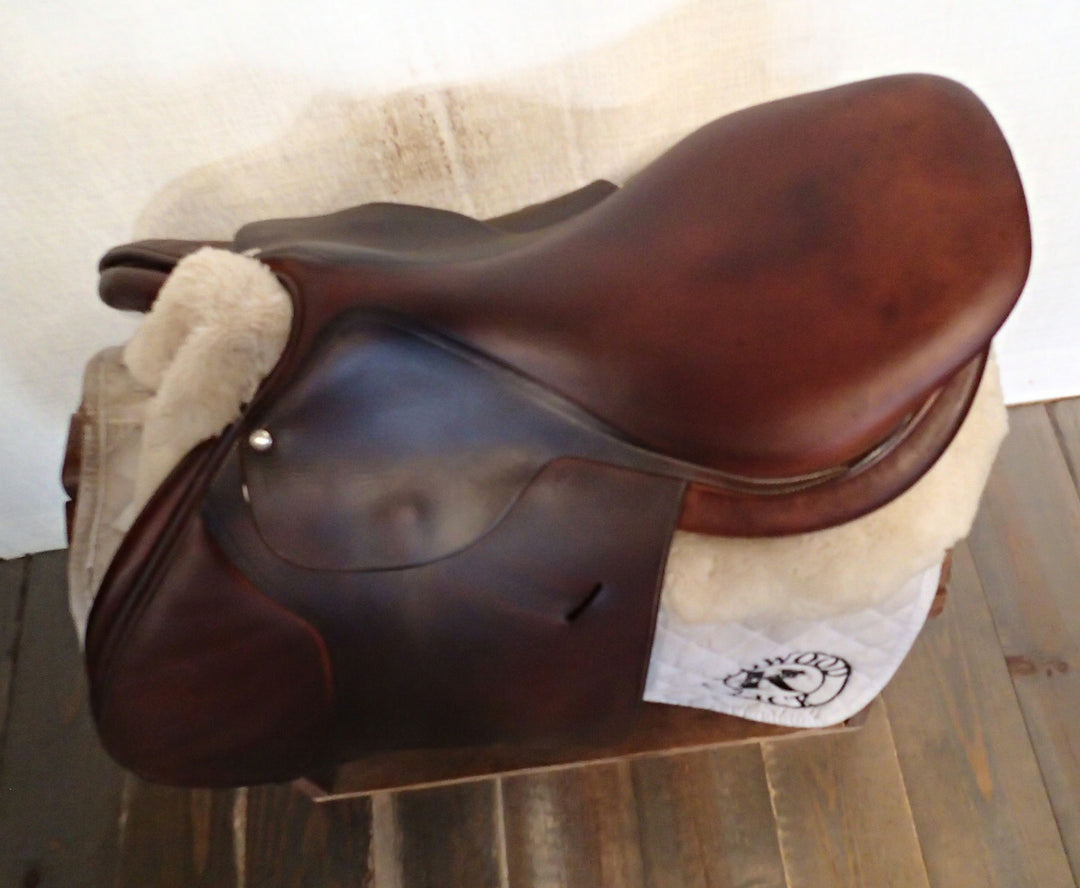 18" Butet Saddle - 2017 - P Seat - 3.25 Flaps - 4" dot to dot (982)