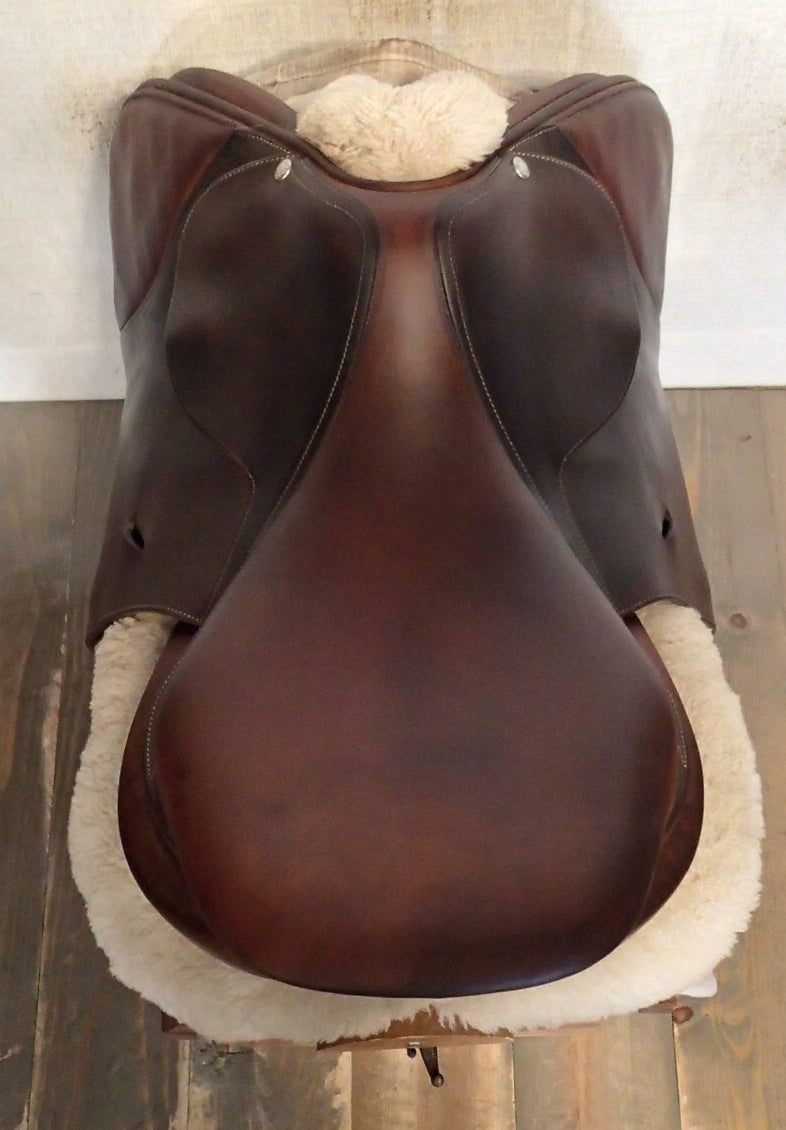 18" Butet Saddle - 2017 - P Seat - 3.25 Flaps - 4" dot to dot (982)