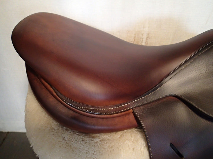 18" Butet Saddle - 2017 - P Seat - 3.25 Flaps - 4" dot to dot (982)