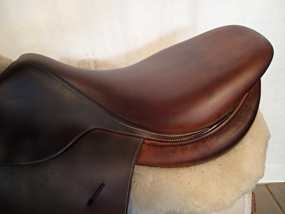 18" Butet Saddle - 2017 - P Seat - 3.25 Flaps - 4" dot to dot (982)