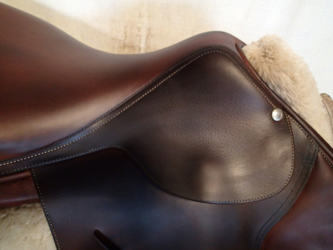 18" Butet Saddle - 2017 - P Seat - 3.25 Flaps - 4" dot to dot (982)