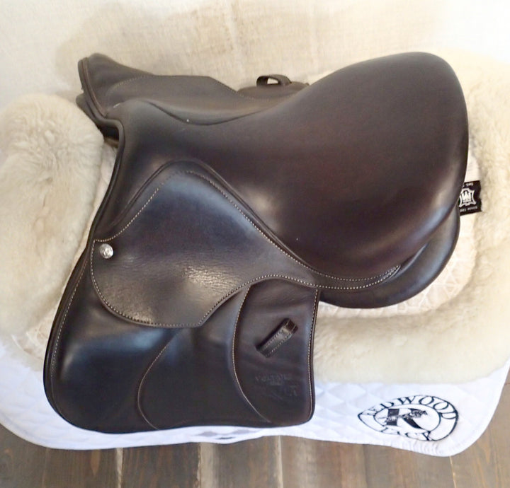 13.5" Voltaire Welli Saddle - Full Buffalo - 2016 - 000 Flaps - 4.75" dot to dot - FIN Panels