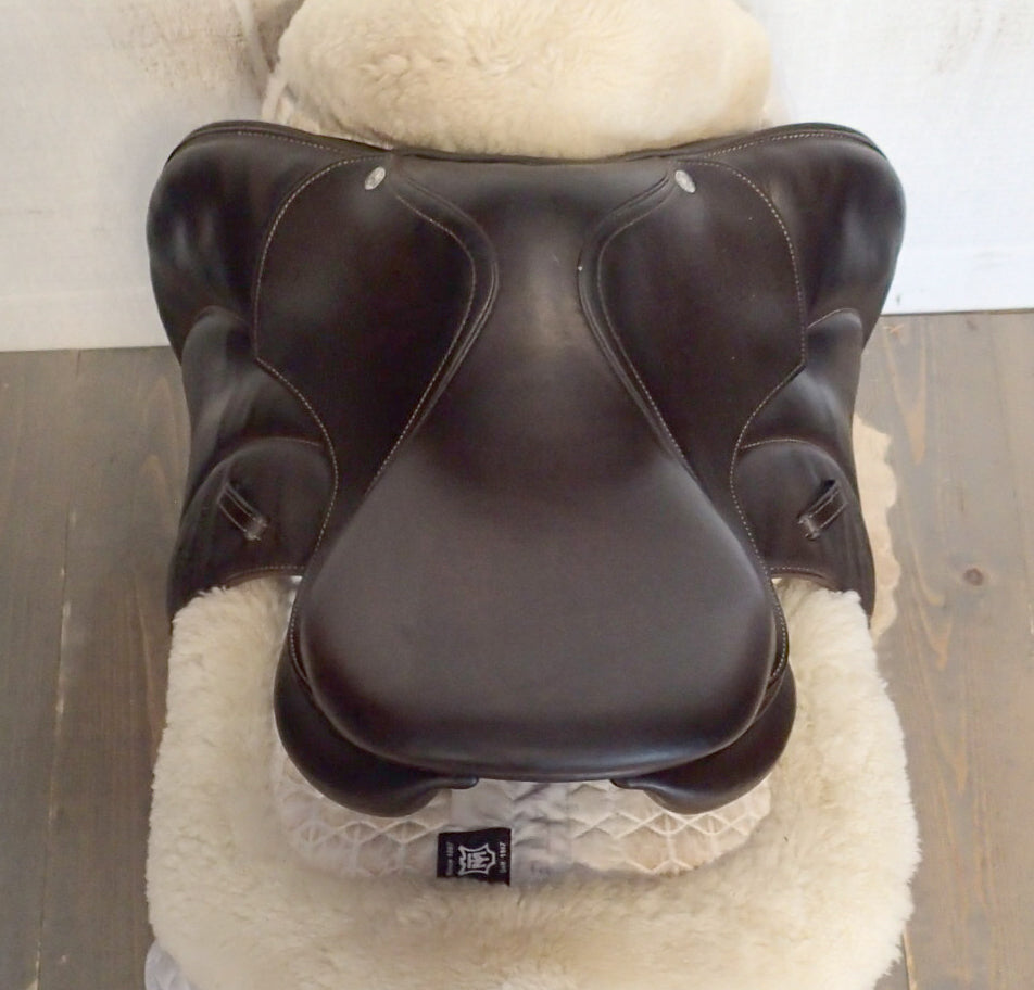 13.5" Voltaire Welli Saddle - Full Buffalo - 2016 - 000 Flaps - 4.75" dot to dot - FIN Panels