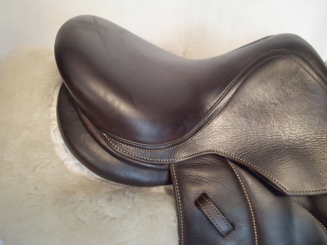 13.5" Voltaire Welli Saddle - Full Buffalo - 2016 - 000 Flaps - 4.75" dot to dot - FIN Panels