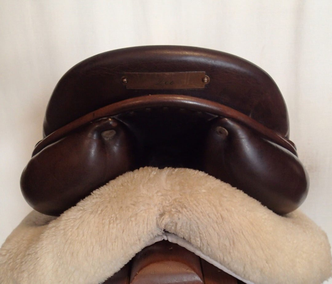 18.5 Luc Childeric Saddle - 2009 - 4.75" dot to dot (985)