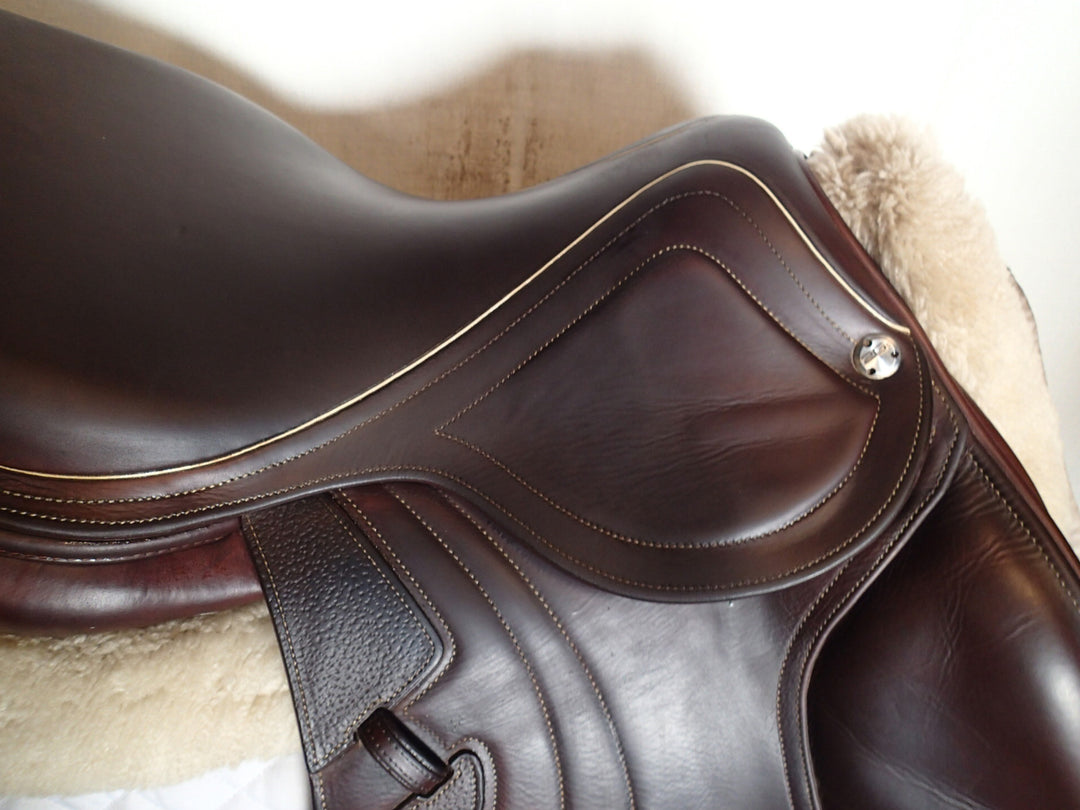 17.5" CWD Mademoiselle 2Gs Saddle - Full Buffalo - 2017 - 2L Flaps - SE32 - 4.5" dot to dot - Pro Panels (986)