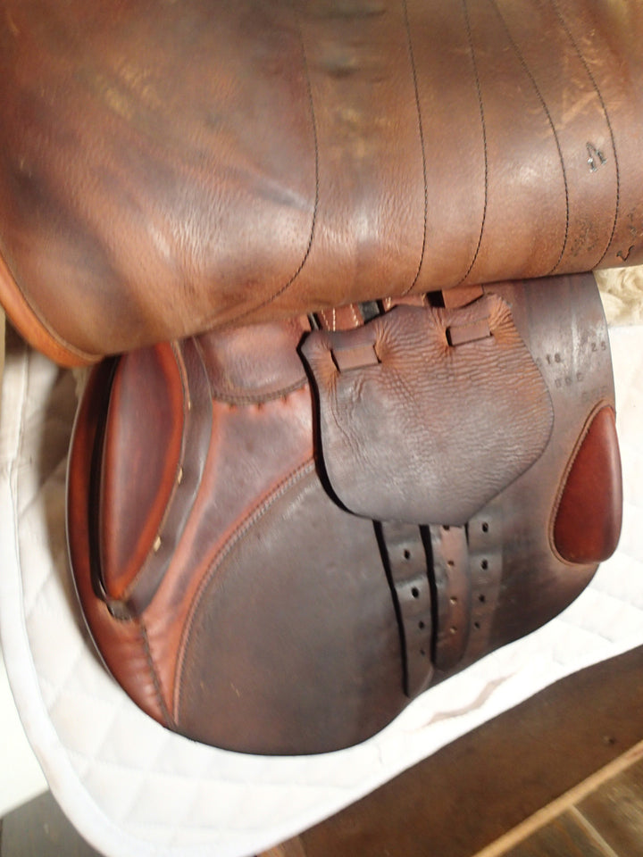 18" Butet Premium Saddle - Full Calfskin - 2015 - C Seat - 2.25 Flaps - 4.75" dot to dot (989)