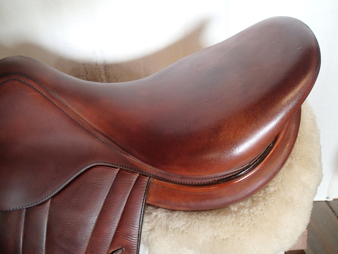 18" Butet Premium Saddle - Full Calfskin - 2015 - C Seat - 2.25 Flaps - 4.75" dot to dot (989)
