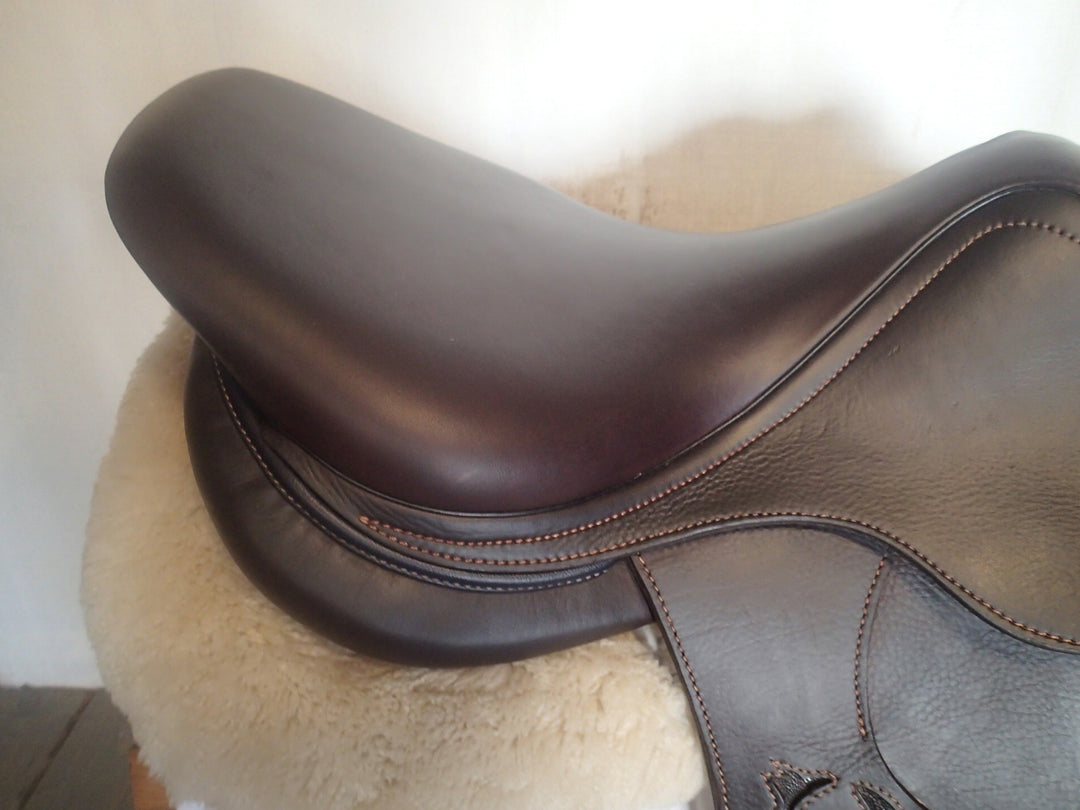 17" Antares Evolution Saddle - Full Buffalo - 2023 - 2NB Flaps - 4.5" dot to dot (990)