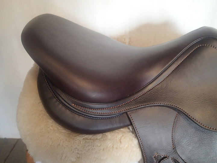 17" Antares Evolution Saddle - Full Buffalo - 2023 - 2NB Flaps - 4.5" dot to dot (990)