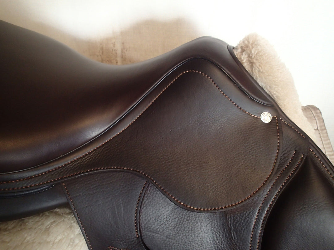 17" Antares Evolution Saddle - Full Buffalo - 2023 - 2NB Flaps - 4.5" dot to dot (990)