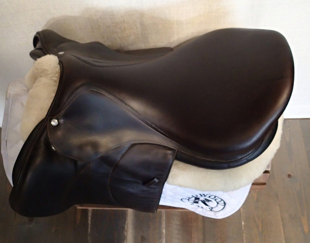 18.5" Voltaire Stuttgart Saddle - Full Buffalo - 2017 - 3AR Flaps - 4.75" dot to dot - Pro Panels