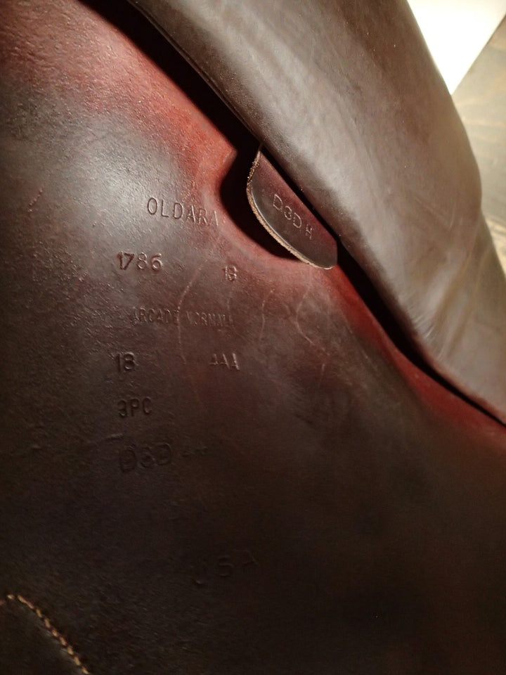 18" Devoucoux Oldara Saddle - Full Buffalo - 2013 - 4AA Flaps - 4.75" dot to dot (994)