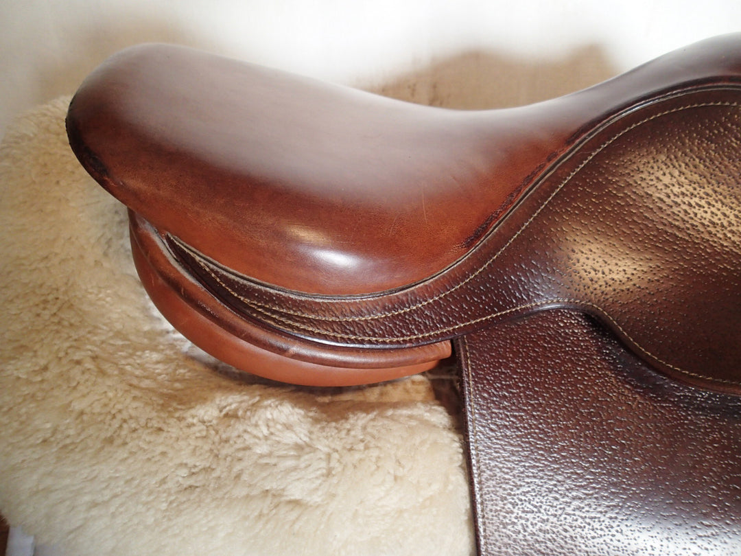 14.5" Beval LTD Junior / Pony Saddle - 4.5" dot to dot (996)