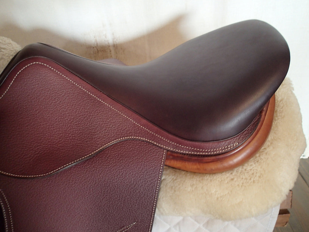 17" Luc Childeric Model M Saddle - 2008 - 4.5" dot to dot (998)