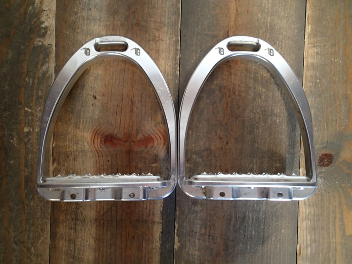 Tech Widebed Sloped Stirrup Irons