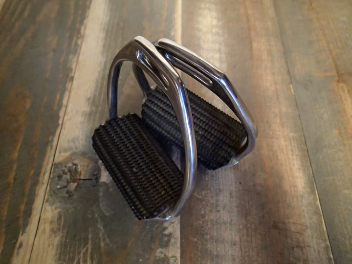Fillis Stirrup Irons with Grip Pads - 4.25"