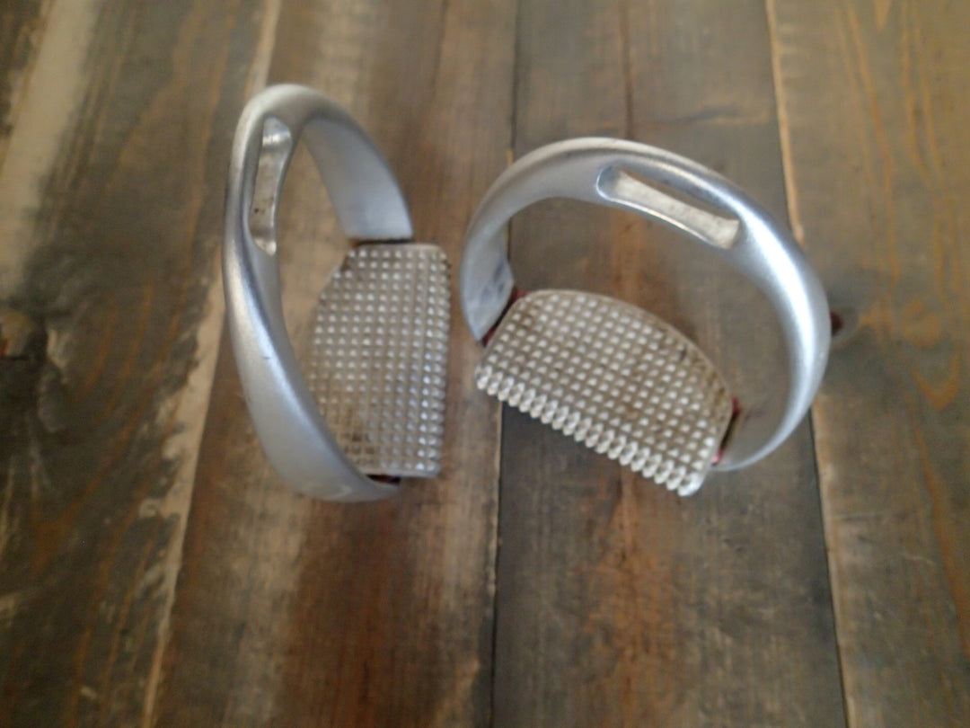Antares Wide Bed Stirrup Irons