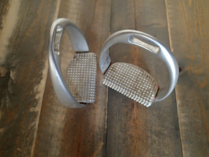 Antares Wide Bed Stirrup Irons