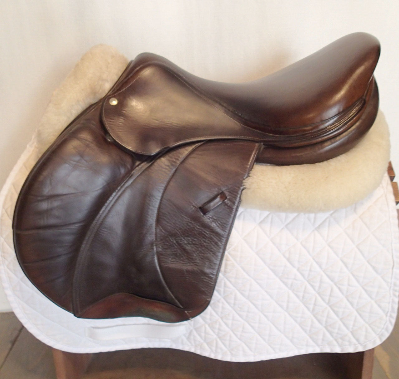 17.5" Voltaire Palm Beach Saddle - Full Buffalo - 2010 - 2 Flaps - 4.75" dot to dot - Pro Panels
