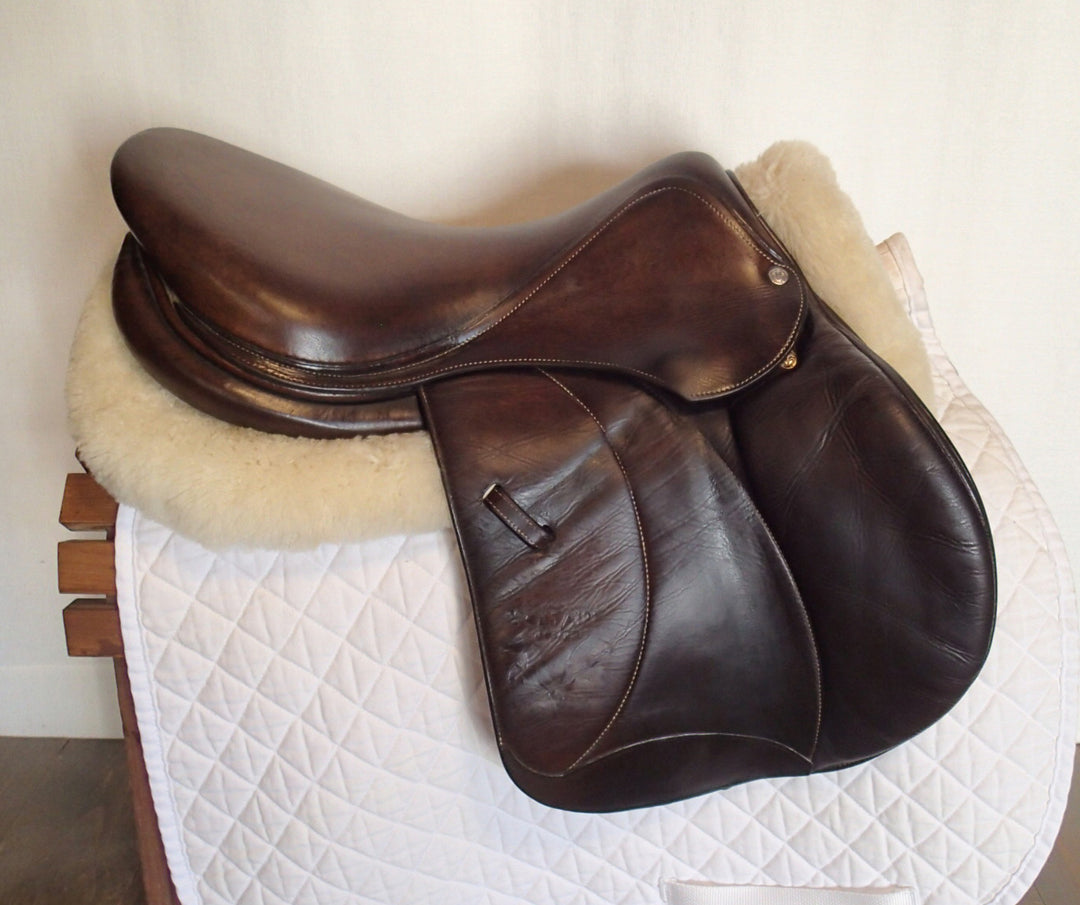 17.5" Voltaire Palm Beach Saddle - Full Buffalo - 2017 - 2A Flaps - 4.75" dot to dot - Pro Panels